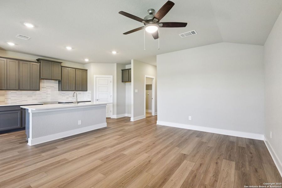 Furnished interior view inside a new home in Carmel Ranch, Schertz (Image 15). Furnished interior view inside a new home in Carmel Ranch, Schertz (Image 15).