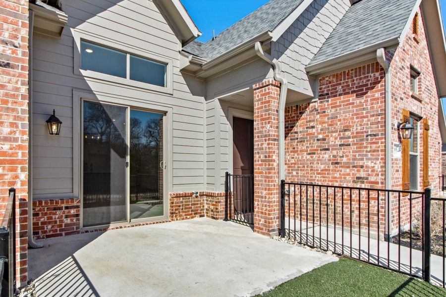 Exterior details and patio area of a home in Cottonwood Creek, Rowlett (Image 26).