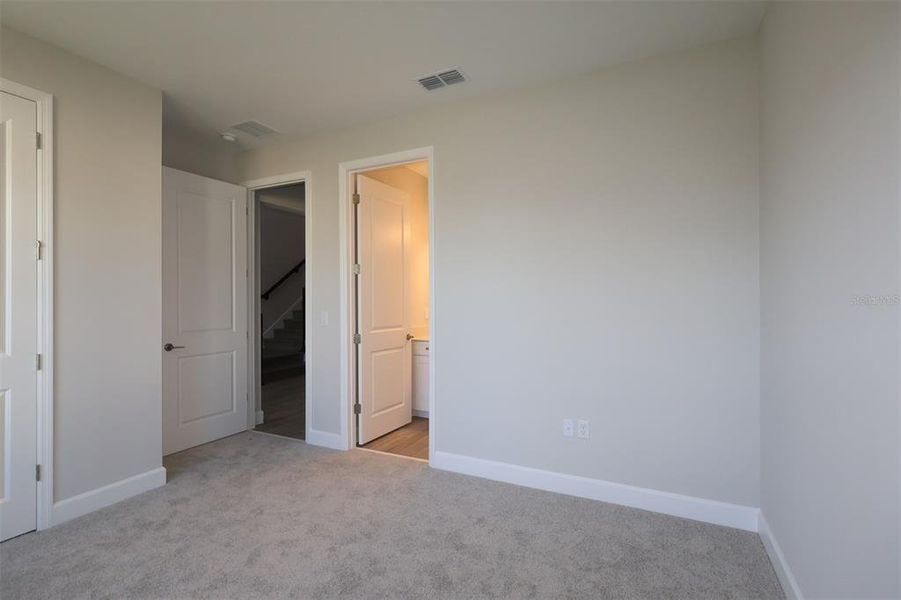 Spacious, unfurnished interior of a new home in Hawk's Overlook, Oviedo (Image 8).