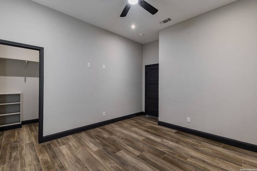 Spacious, unfurnished interior of a new home in , Eagle Pass (Image 30).