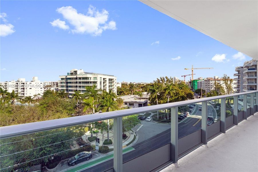 Condo located in Bay Harbor Islands, FL showcasing its design and architecture (Image 22).