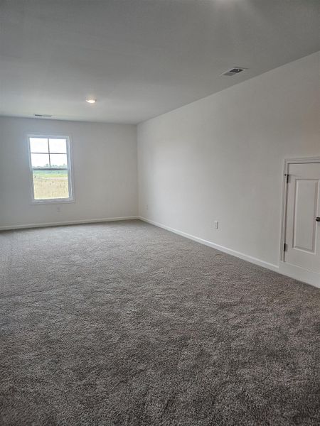 Spacious, unfurnished interior of a new home in Edgefield, Loris (Image 28).