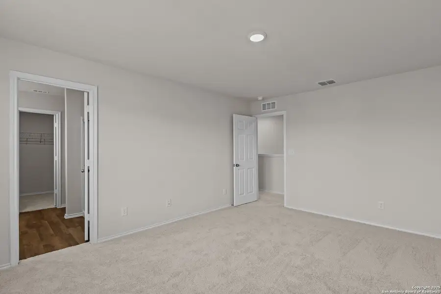 Spacious, unfurnished interior of a new home in Horizon Ridge, San Antonio (Image 18).