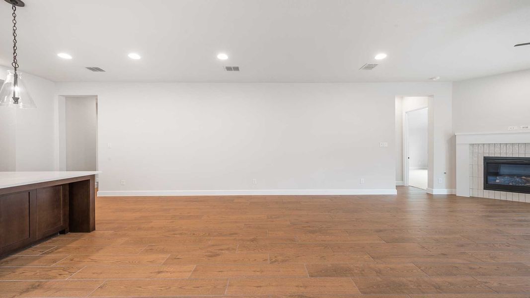 Spacious, unfurnished interior of a new home in Cambridge Crossing, Celina (Image 23).