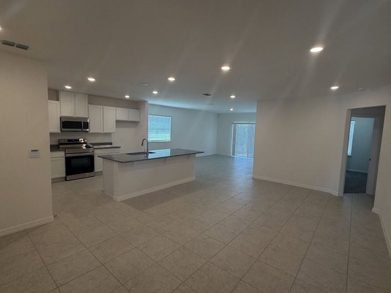 Spacious, unfurnished interior of a new home in Sebastian Highlands, Sebastian (Image 7).