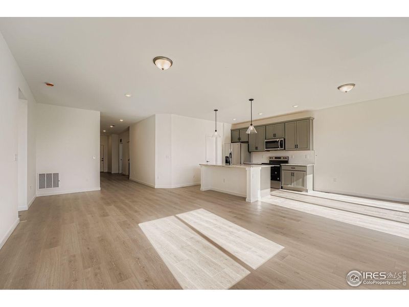 Spacious, unfurnished interior of a new home in Farmstead, Berthoud (Image 18).