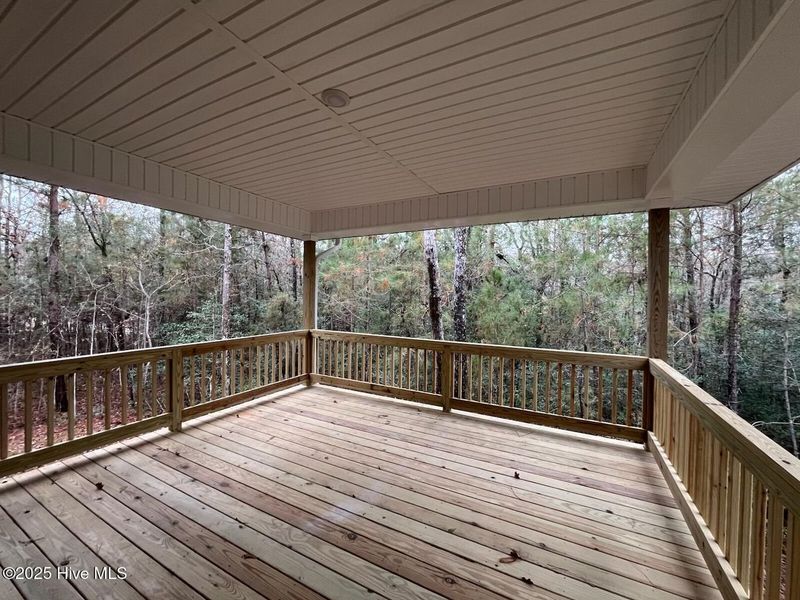 Exterior details and patio area of a home in Palmetto Creek, Bolivia (Image 3).