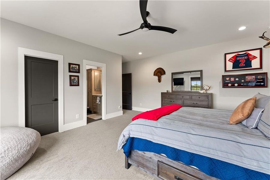 Furnished interior view inside a new home in , Jefferson (Image 73).
