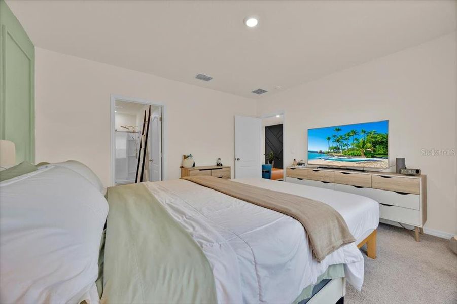 Furnished interior view inside a new home in , Davenport (Image 14).