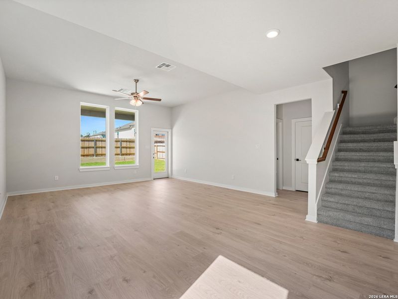 Spacious, unfurnished interior of a new home in Hunter's Ranch, San Antonio (Image 27).