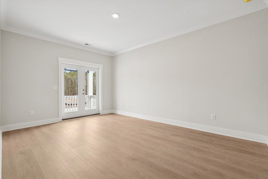 Spacious, unfurnished interior of a new home in Hidden Ponds Reserve, Awendaw (Image 17).