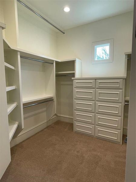 Spacious, unfurnished interior of a new home in , Sherman (Image 17).