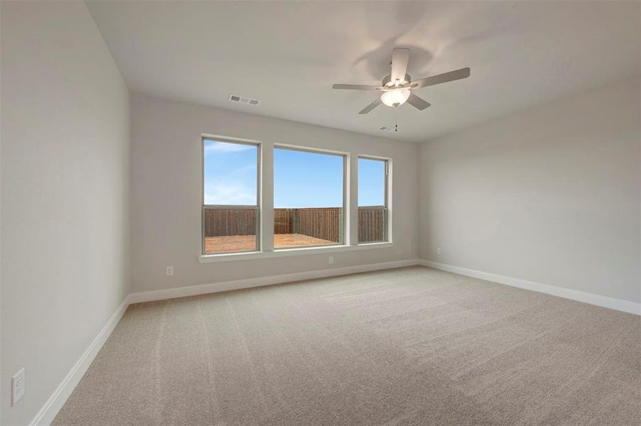 Spacious, unfurnished interior of a new home in Myrtle Creek, Waxahachie (Image 20). Spacious, unfurnished interior of a new home in Myrtle Creek, Waxahachie (Image 20).