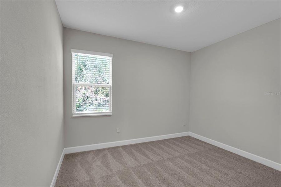 Spacious, unfurnished interior of a new home in Marion Oaks, Ocala (Image 7).