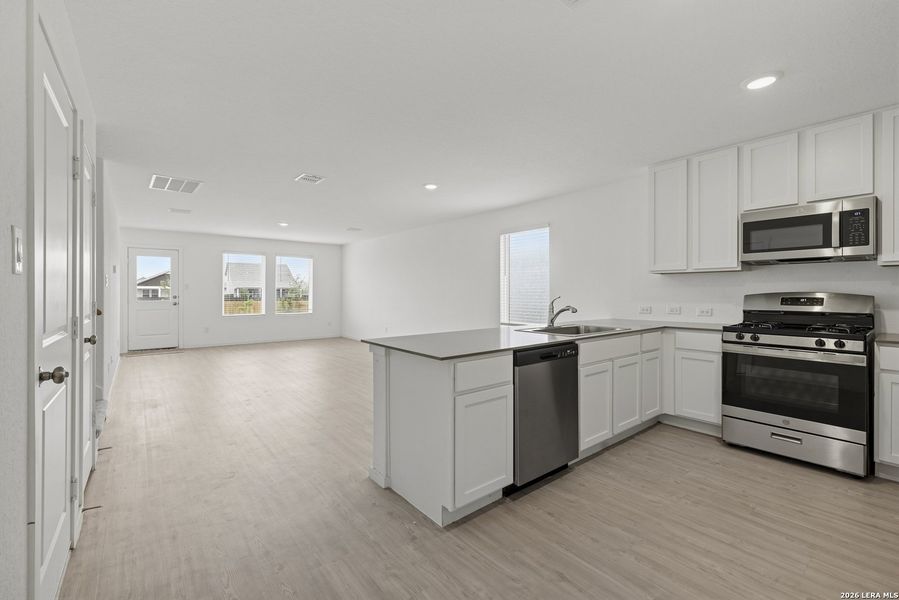 Furnished interior view inside a new home in Friendship Oaks, Fredericksburg (Image 8).