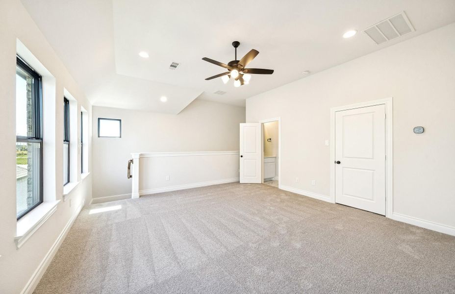 Spacious, unfurnished interior of a new home in Bridgeland 60′, Cypress (Image 23).