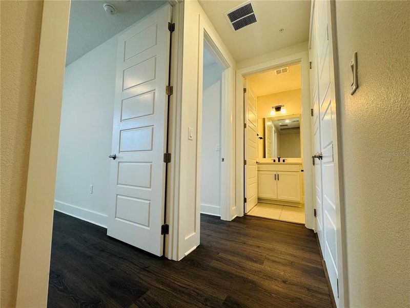 Spacious, unfurnished interior of a new home in , Oviedo (Image 18).