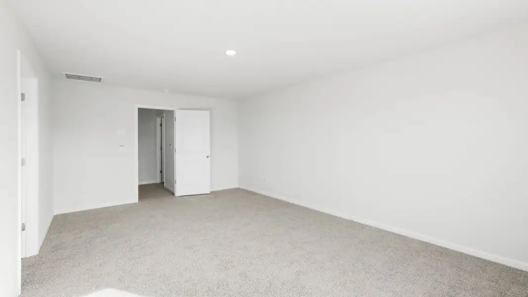 Spacious, unfurnished interior of a new home in Chestnut Ridge, Greenville (Image 33).