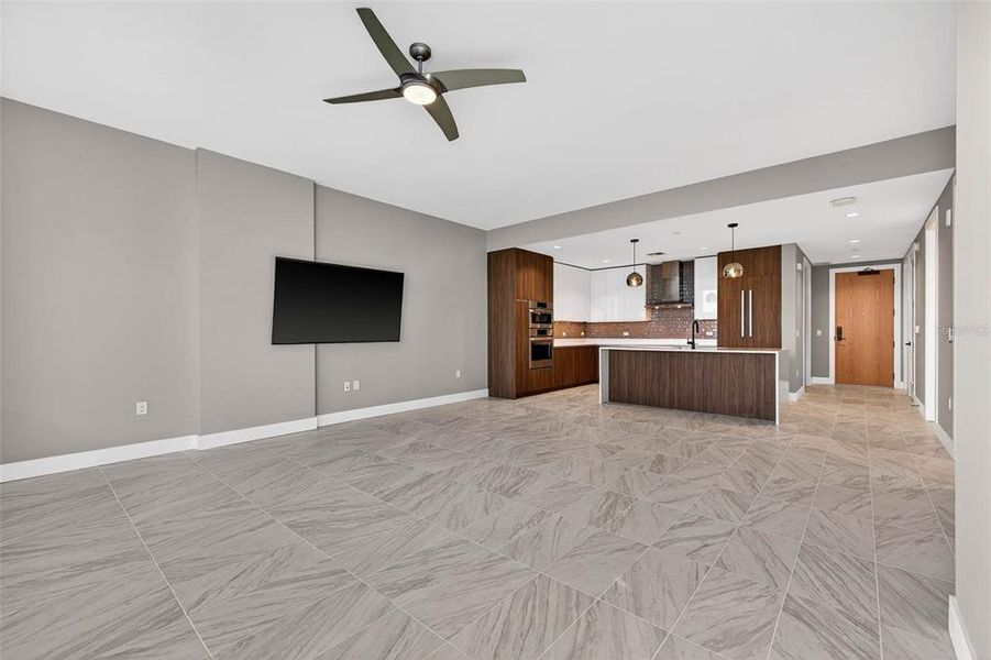 Spacious, unfurnished interior of a new home in , St. Petersburg (Image 26).