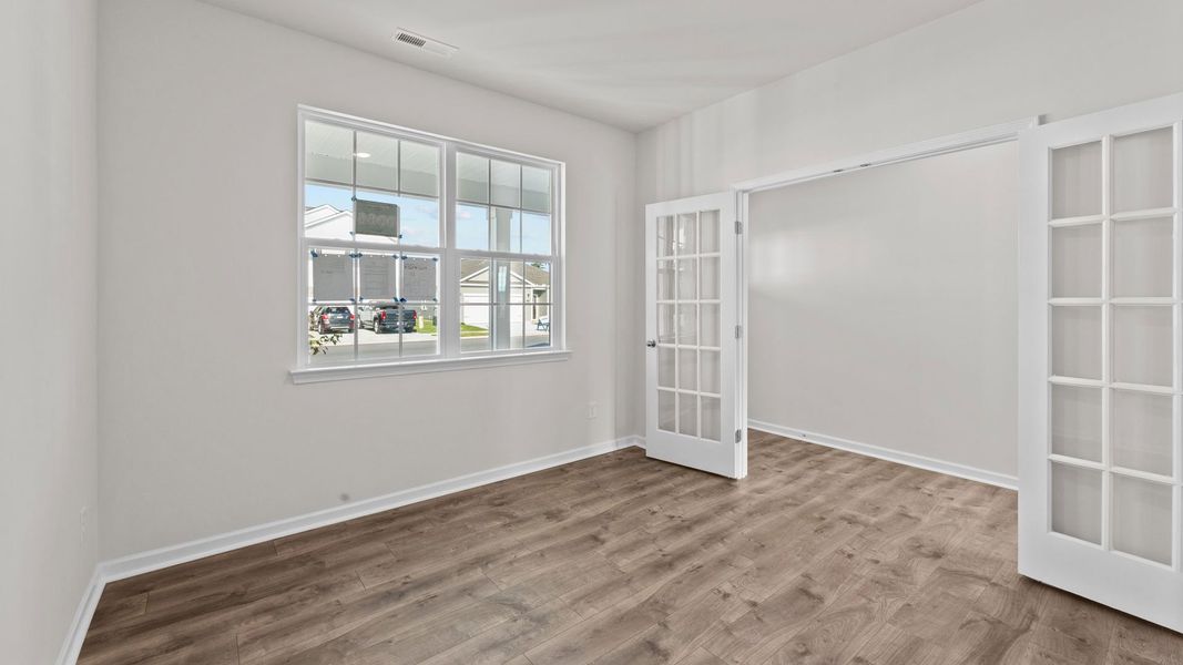 Spacious, unfurnished interior of a new home in Ridgewood Farms, Winterville (Image 9).