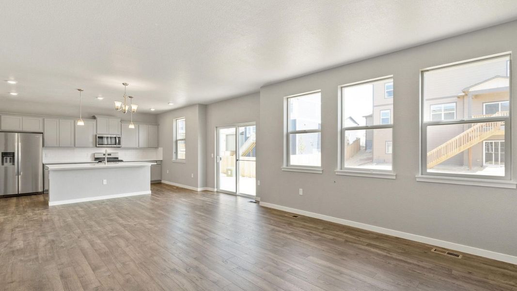 Spacious, unfurnished interior of a new home in Lakeside Canyon, Mead (Image 10).