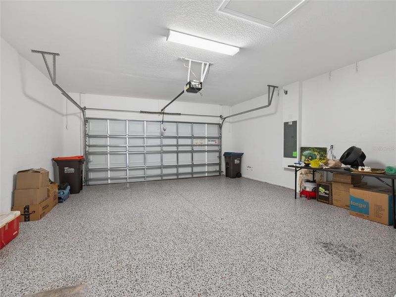 Spacious, unfurnished interior of a new home in , Ocala (Image 23).
