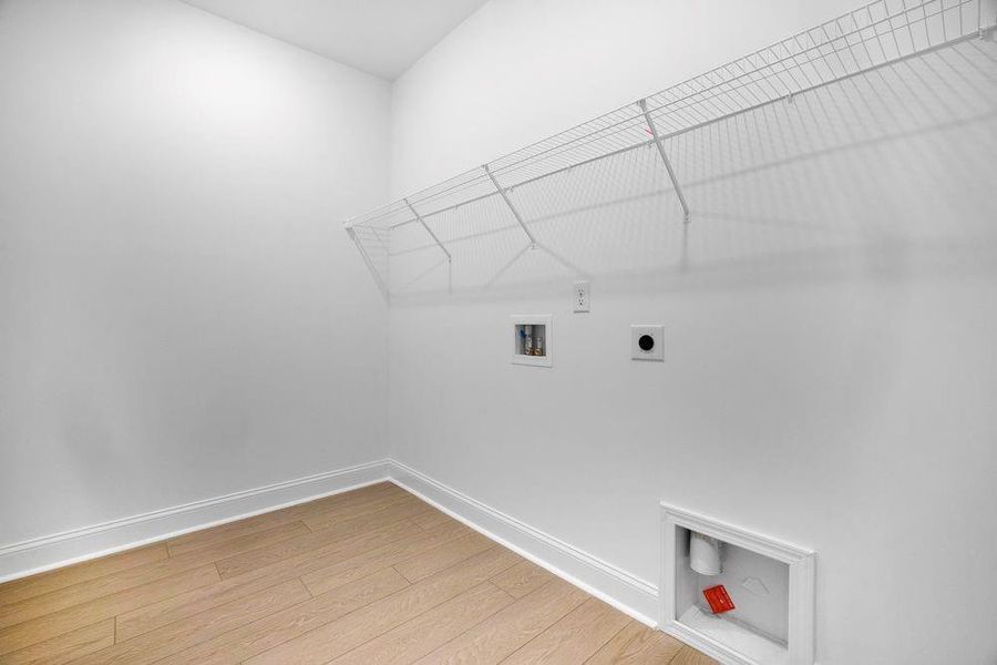 Spacious, unfurnished interior of a new home in Bailey Fence, Dacula (Image 28).
