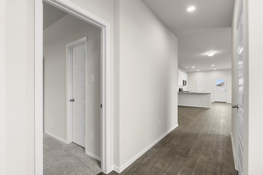 Spacious, unfurnished interior of a new home in Casetta Ranch, Kyle (Image 30).