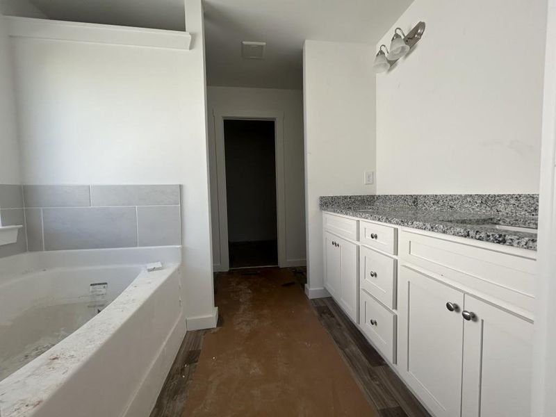 Image 21 of a home in Red Bird Manor.
