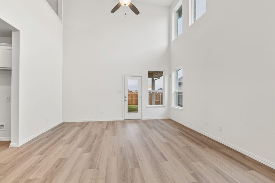 Spacious, unfurnished interior of a new home in Edgewater, Fate (Image 15).