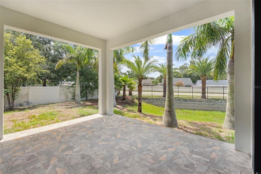 Exterior details and patio area of a home in , Tampa (Image 4).
