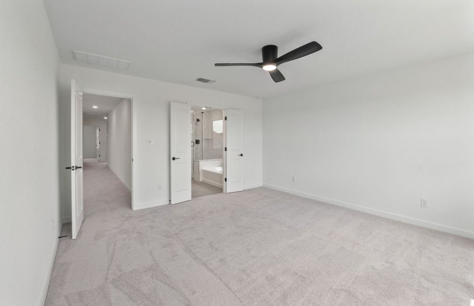 Spacious, unfurnished interior of a new home in Wolf Ranch, Georgetown (Image 36).