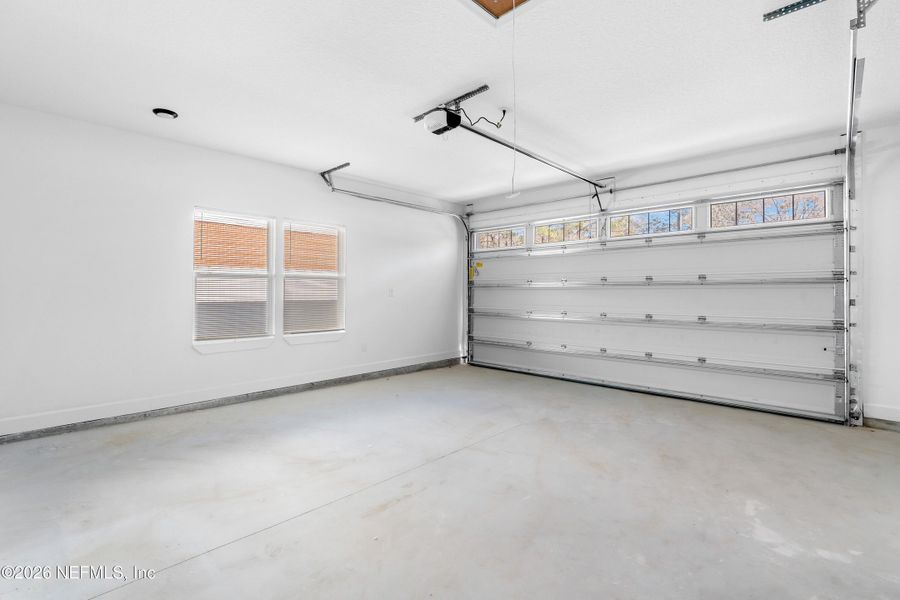 Spacious, unfurnished interior of a new home in , Jacksonville (Image 36).