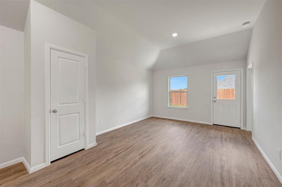 Spacious, unfurnished interior of a new home in Elevon, Lavon (Image 22).