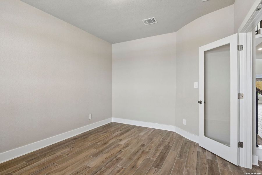 Spacious, unfurnished interior of a new home in Fox Falls, Boerne (Image 20). Spacious, unfurnished interior of a new home in Fox Falls, Boerne (Image 20).