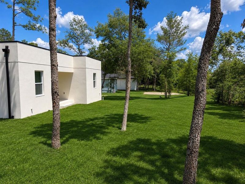 Exterior details and patio area of a home in , Brooksville (Image 3).