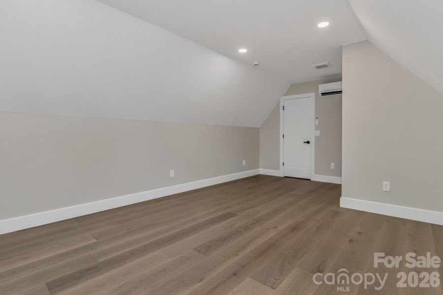 Spacious, unfurnished interior of a new home in , Fairview (Image 40).