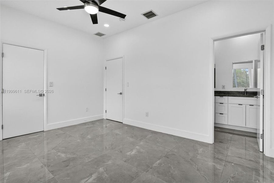 Spacious, unfurnished interior of a new home in , Fort Lauderdale (Image 30).