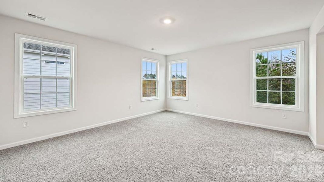 Spacious, unfurnished interior of a new home in Sylvan Creek, Denver (Image 36).