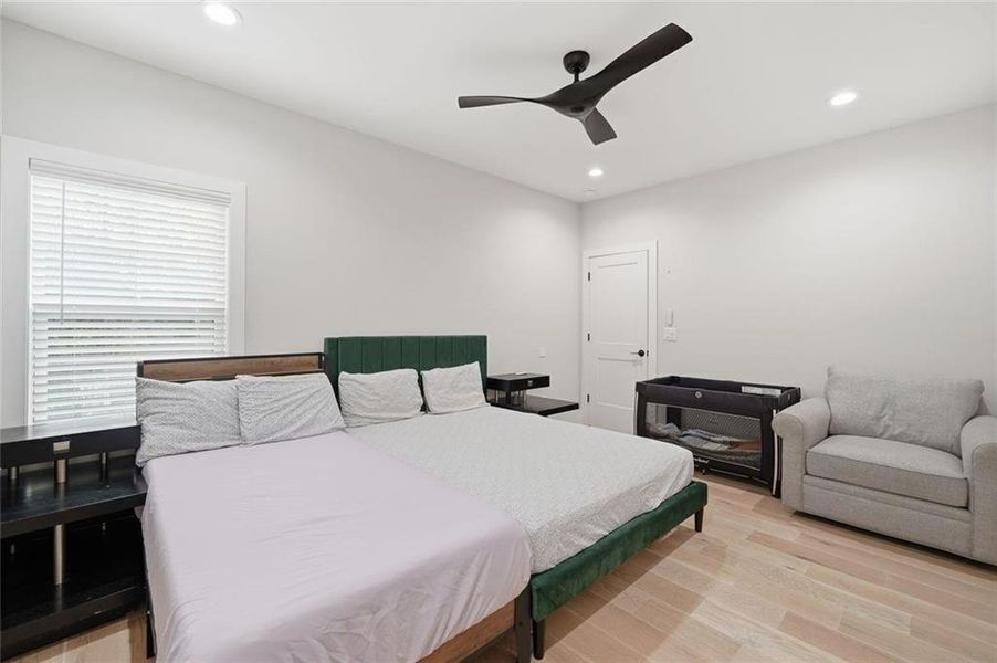 Furnished interior view inside a new home in , Alpharetta (Image 16).
