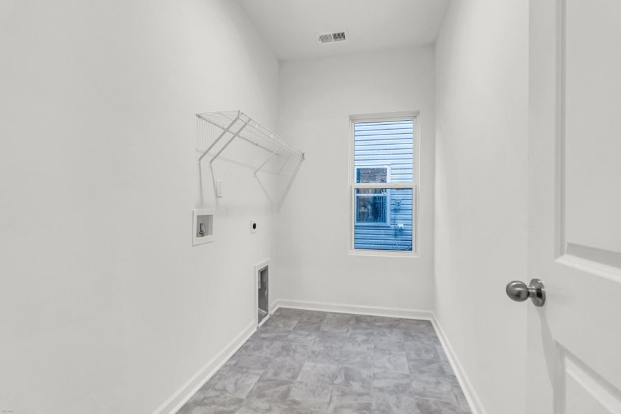 Spacious, unfurnished interior of a new home in Homecoming, Ravenel (Image 30).