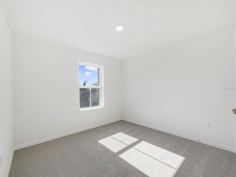 Spacious, unfurnished interior of a new home in Aulin Square, Oviedo (Image 22).