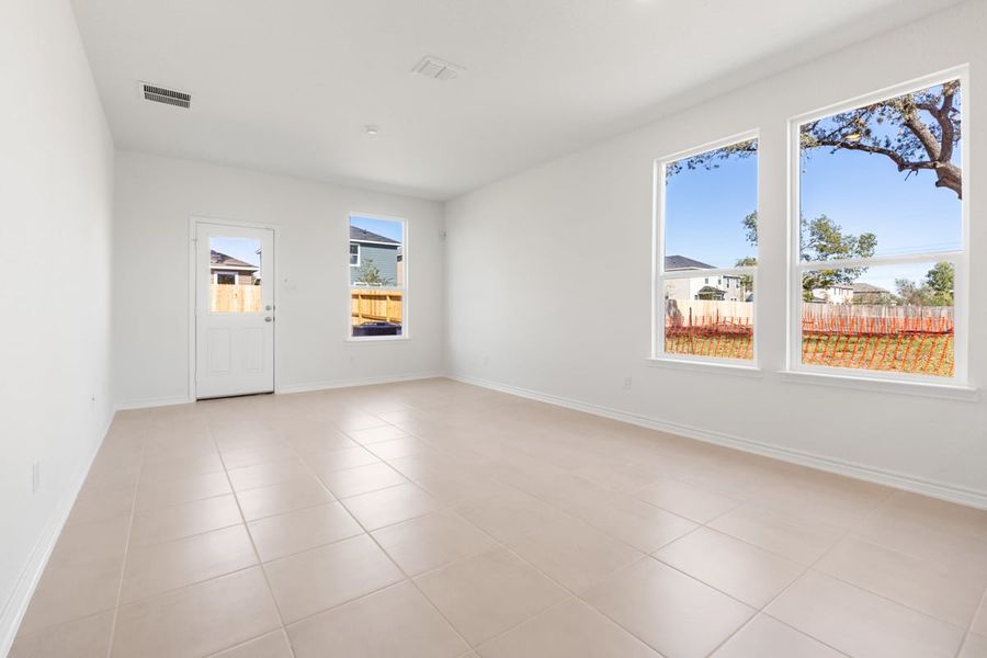 Spacious, unfurnished interior of a new home in Spanish Trails Villas, San Antonio (Image 5).