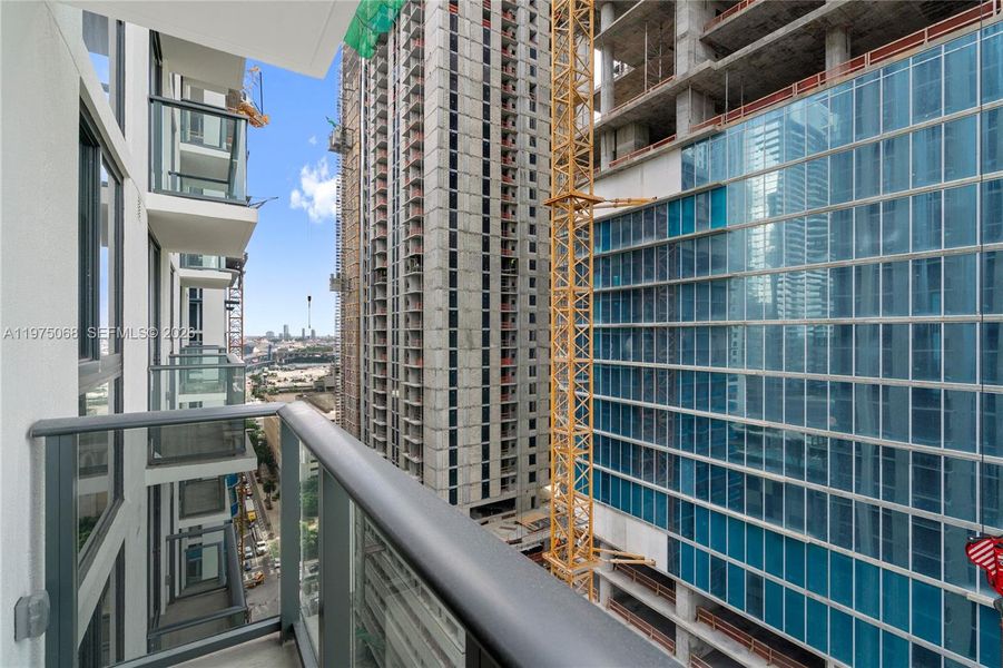 Condo located in Miami, FL showcasing its design and architecture (Image 22).