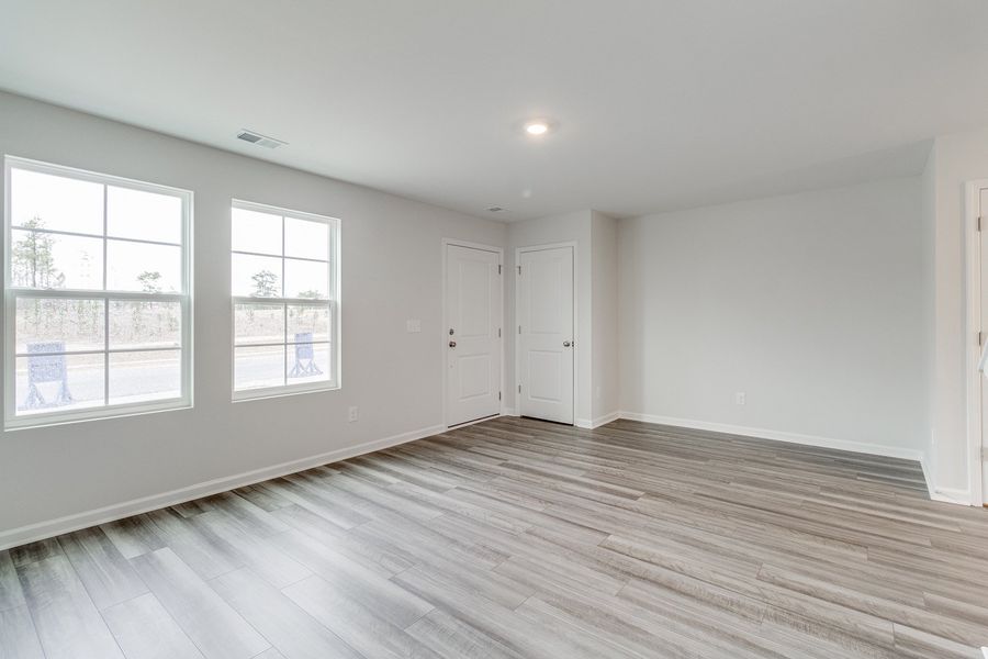 Spacious, unfurnished interior of a new home in Astoria, Columbia (Image 15).