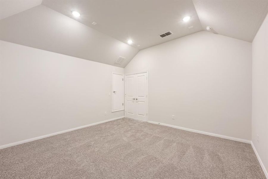 Spacious, unfurnished interior of a new home in Sonoma Verde, McLendon-Chisholm (Image 36).