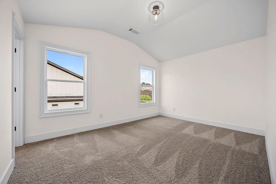 Spacious, unfurnished interior of a new home in Yellowstone Farms, Cumming (Image 35).