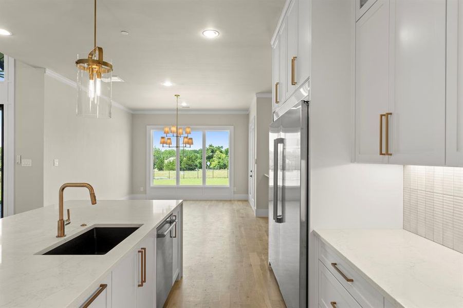 10. 208 Terry - Kitchen (3)