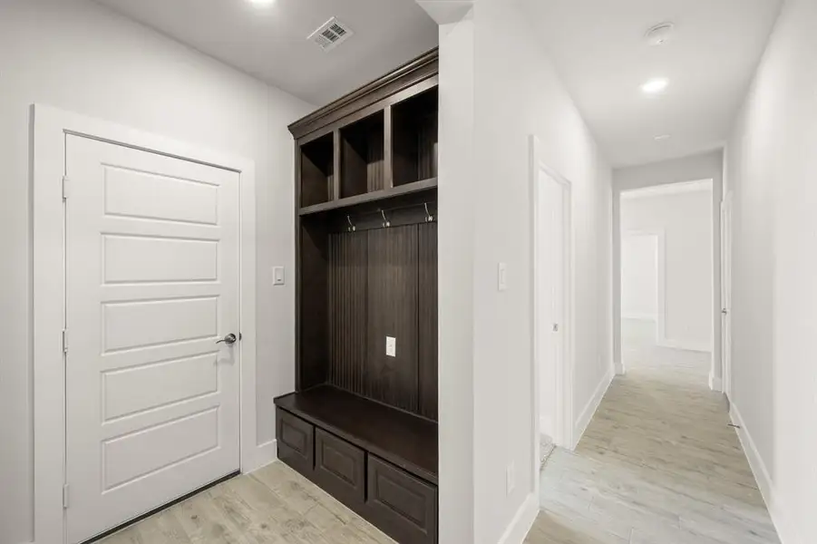 2431 Oak Knoll- Mudroom