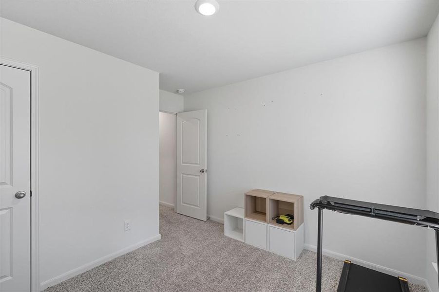 Spacious, unfurnished interior of a new home in , Ponder (Image 20).